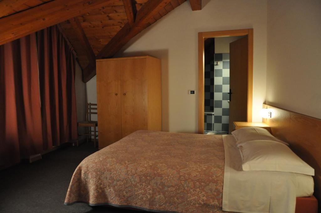 Hotel Ideal Sarche di Calavino Pokoj fotografie