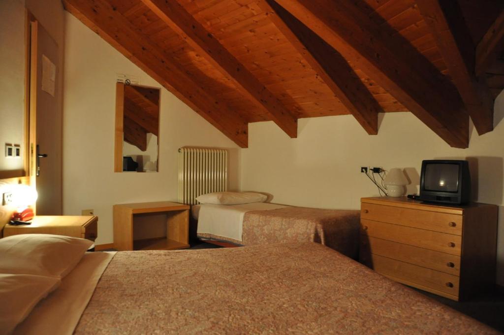Hotel Ideal Sarche di Calavino Pokoj fotografie