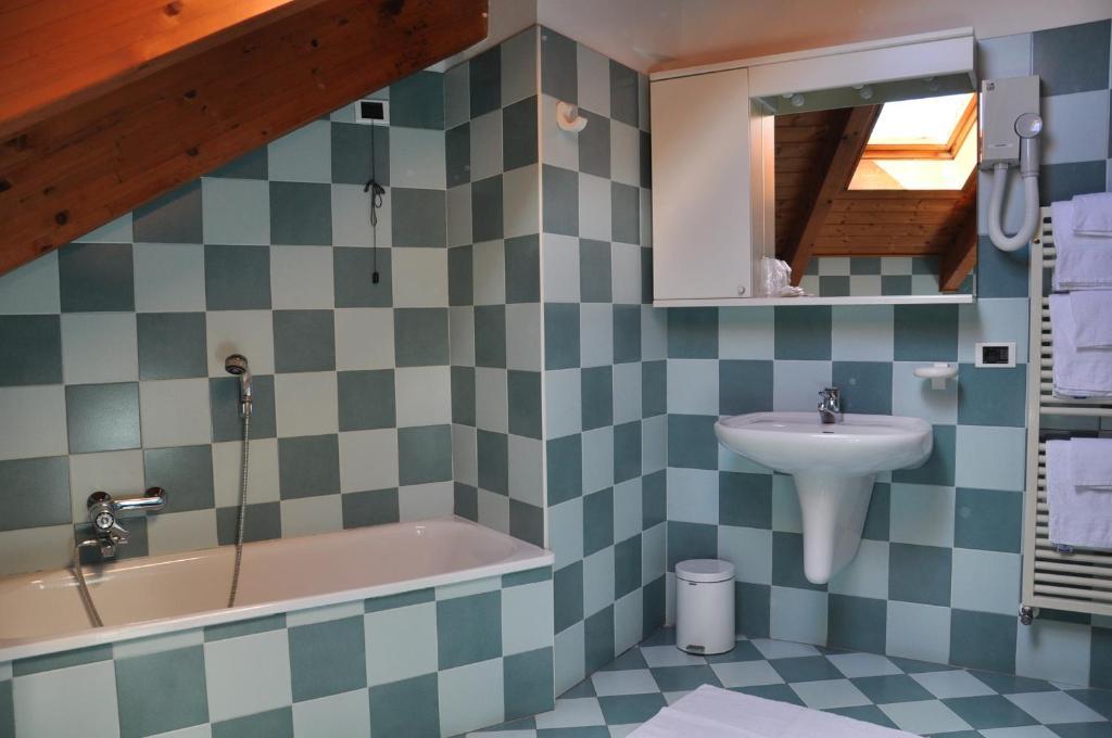 Hotel Ideal Sarche di Calavino Pokoj fotografie